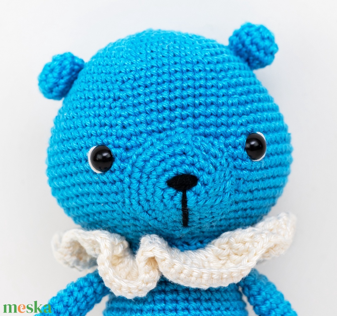 Horgolt kék maci hímzéssel - Amigurumi teddy maci - Amigurumi állatfigura - Horgolt gyerekjáték - játék & sport - plüssállat & játékfigura - maci - Meska.hu