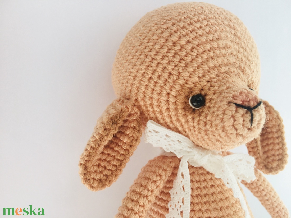 Horgolt nyuszi szívecskével - amigurumi nyúl szívvel - horgolt kisnyuszi prémium minőségben - játék & sport - plüssállat & játékfigura - nyuszi - Meska.hu