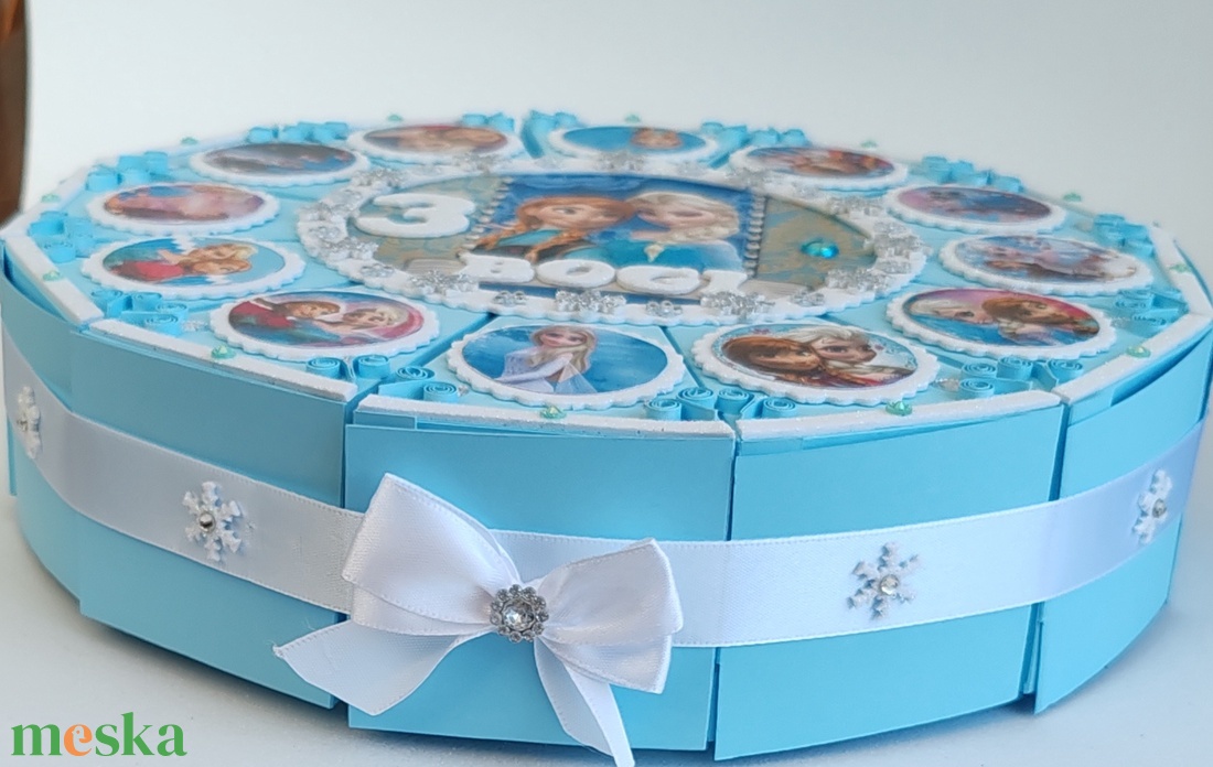 Papírtorta Jégvarázs díszítéssel  - otthon & életmód - papír, írószer - ajándékozás kellékei - papírtorta - Meska.hu