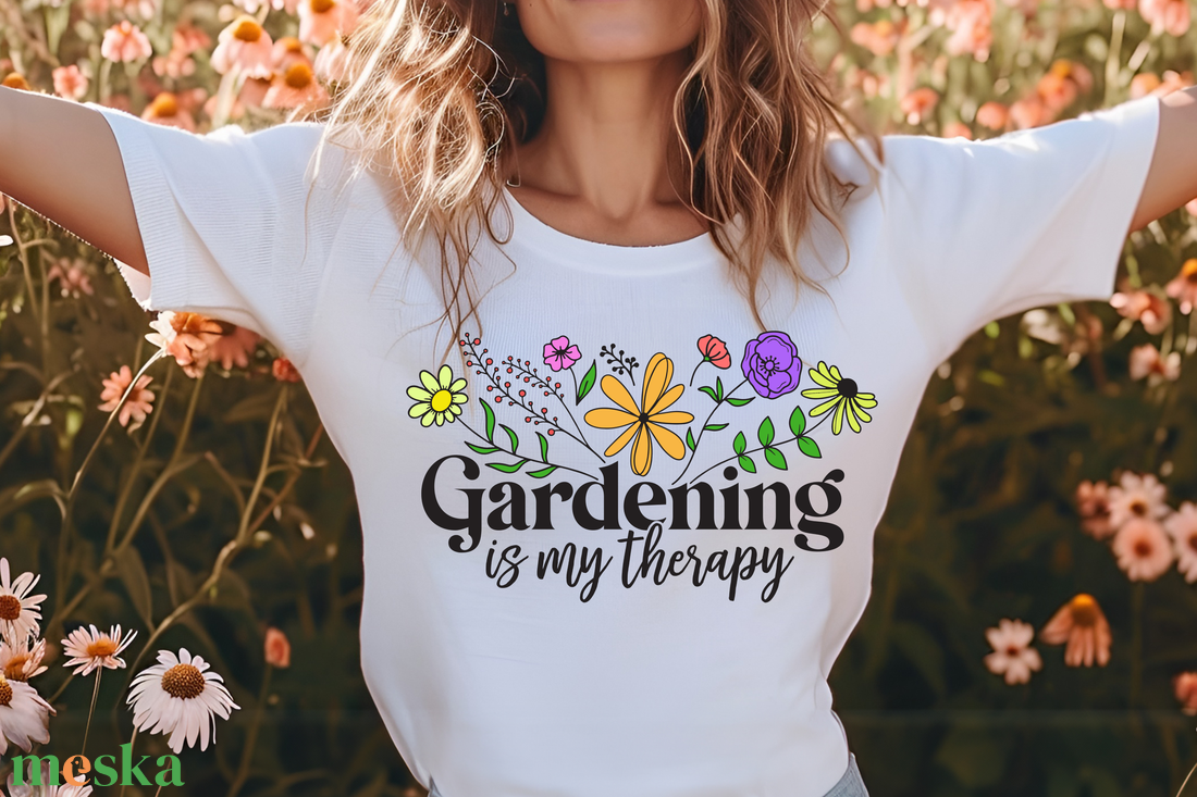 Gardening is My Therapy - Stílusos Virágos Kertészeti Póló Nőknek és Férfiaknak - Kényelmes és Puha Anyagú T-Shirt - ruha & divat - női ruha - póló, felső - Meska.hu