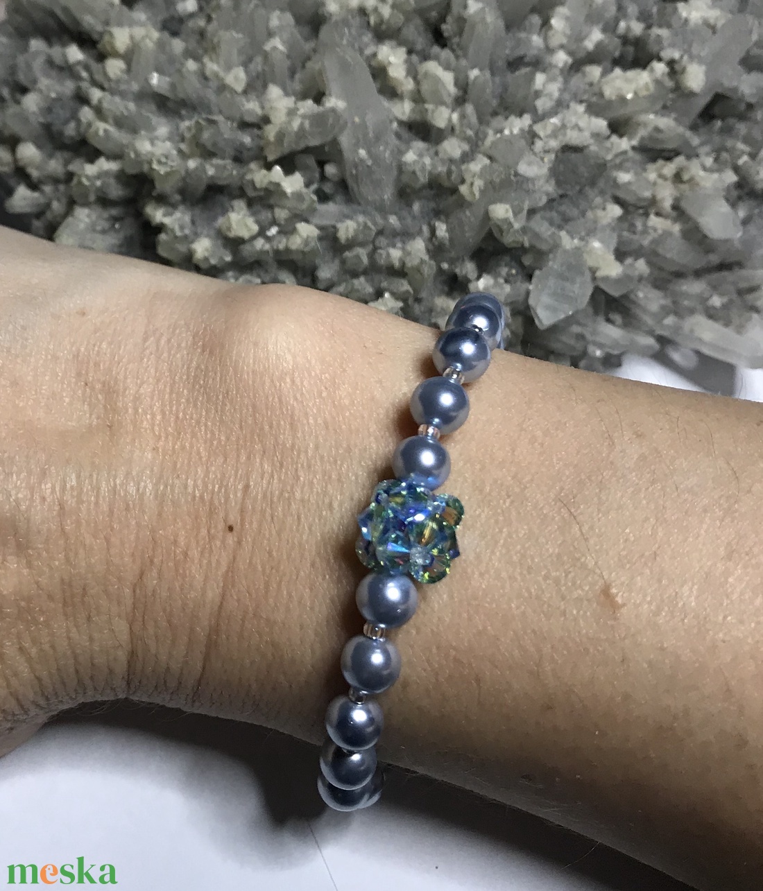 Gyöngy Swarovski Aquamarine AB charmos karkötő világoskék gyönggyel - ékszer - karkötő - gyöngyös karkötő - Meska.hu