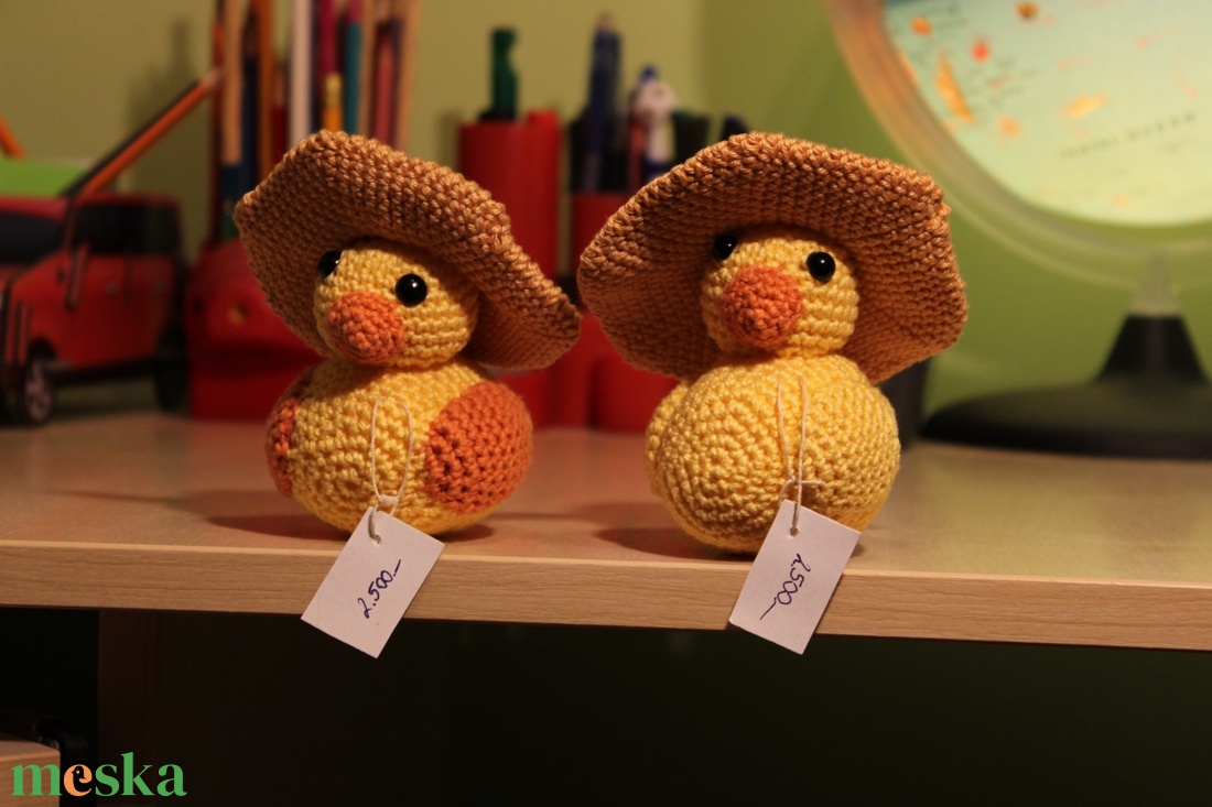 Kacsa kalapban amigurumi - játék & sport - plüssállat & játékfigura - madár - Meska.hu