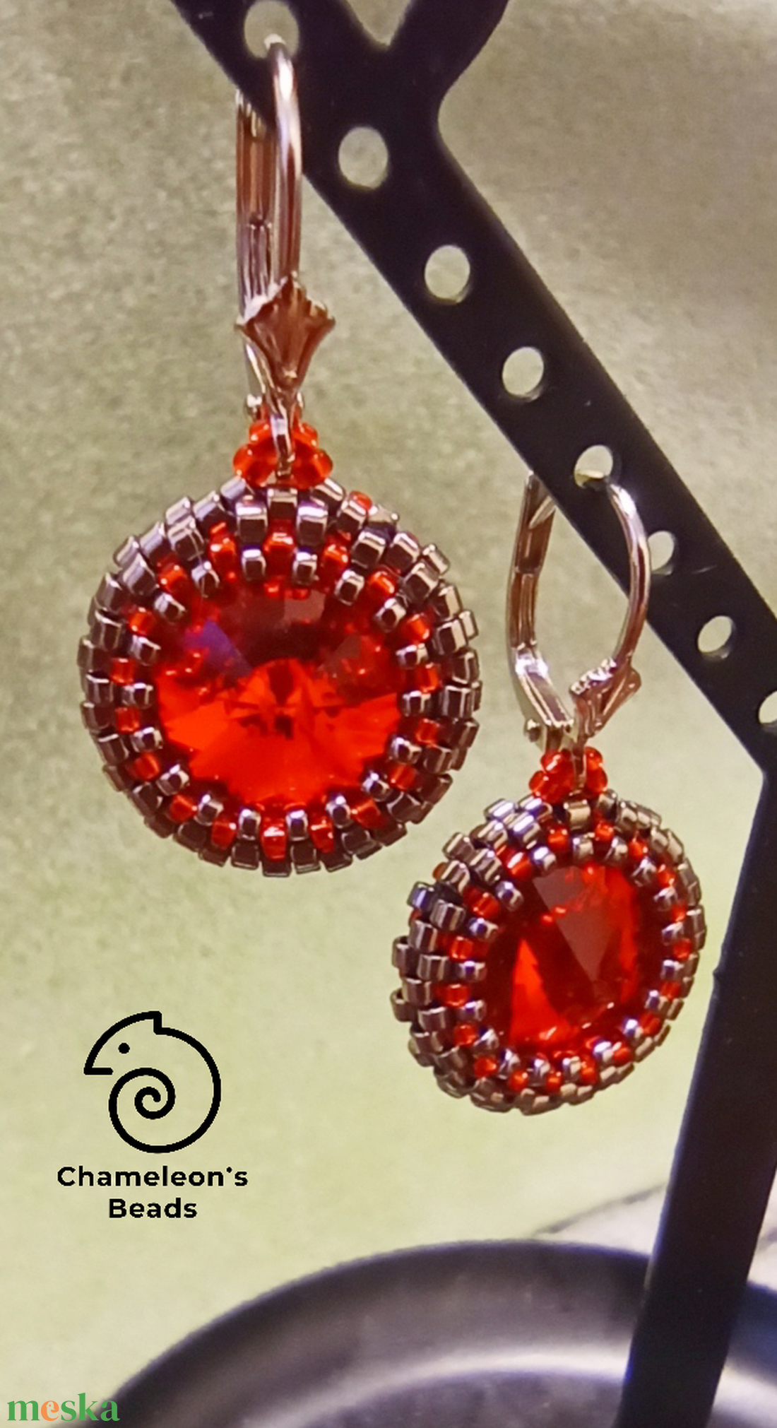 Red and Steel Eyes French earrings  piros-acél Swarovski kristályos, gyöngyfűzött fülbevaló - ékszer - fülbevaló - lógós kerek fülbevaló - Meska.hu