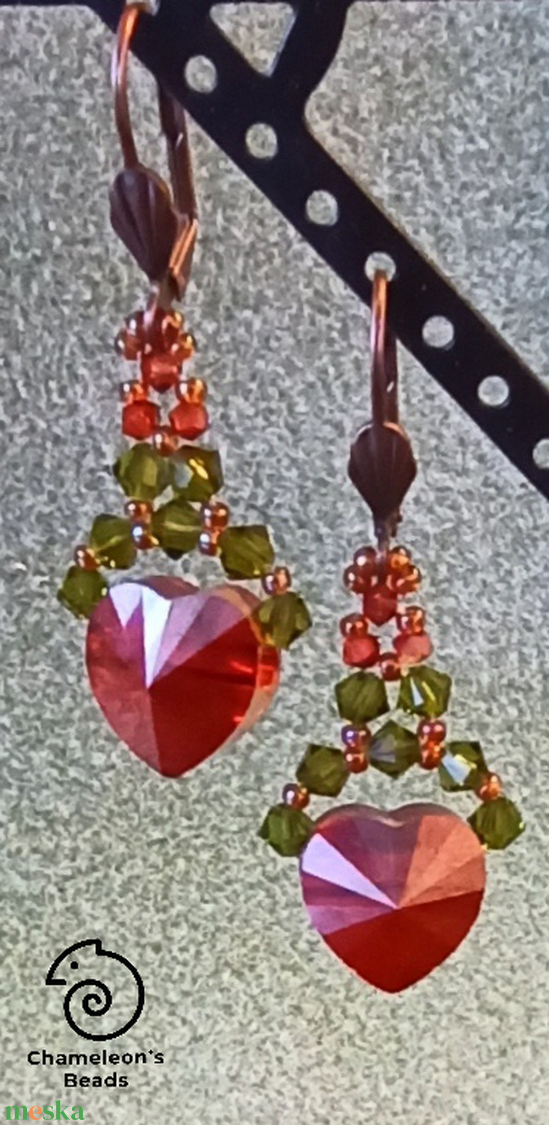 Swarovski Red Magma Heart and Olive Swarovski vörös kristály szív oliva zölddel gyöngyfűzött fülbevaló - ékszer - fülbevaló - lógó fülbevaló - Meska.hu