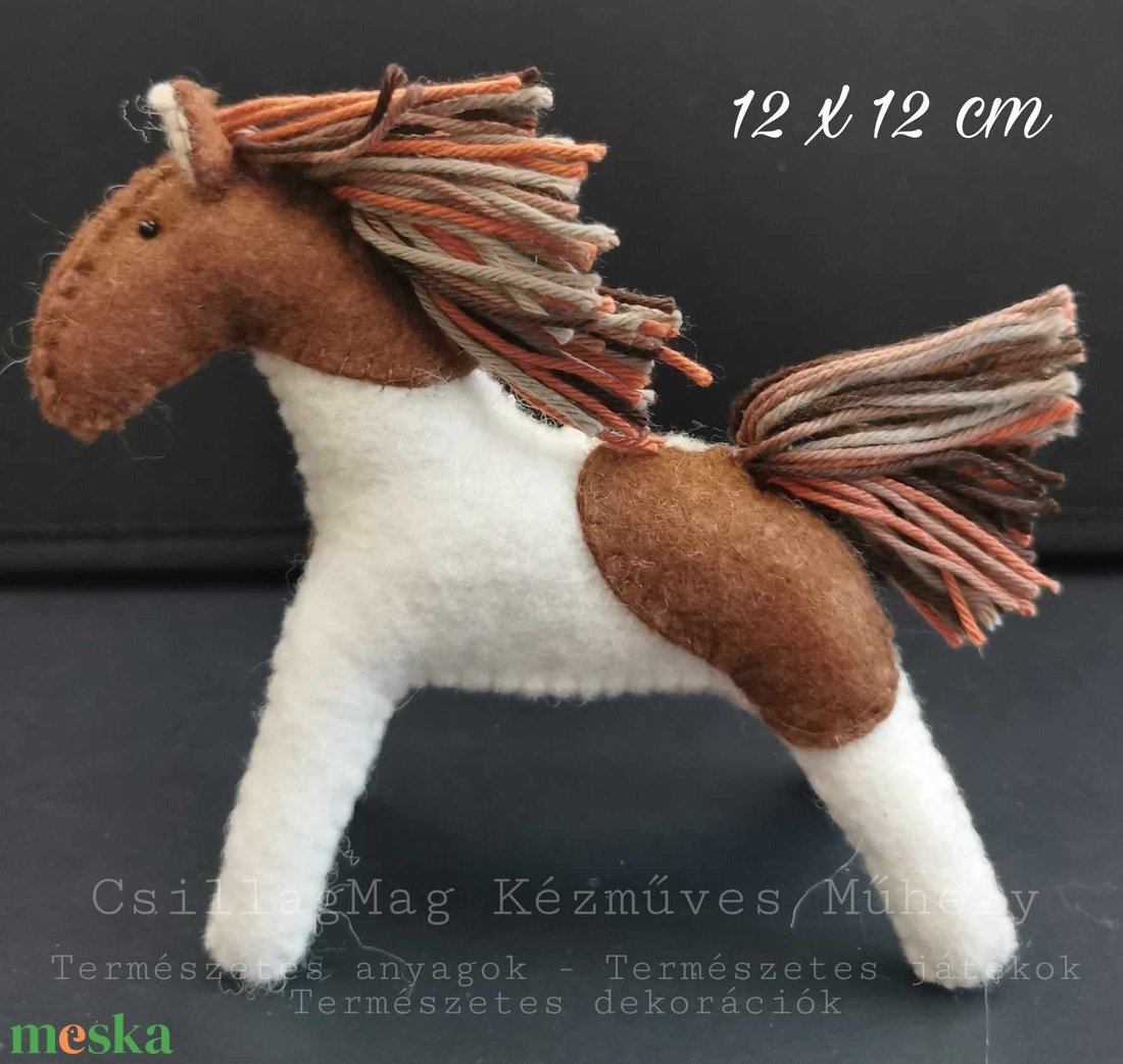 KISCSIKÓ TERMÉSZETES ANYAGOKBÓL (GYAPJÚFILC, GYAPJÚ) 12 X 12 CM GYAPJÚFILC LOVACSKA FILCJÁTÉK CSIKÓ TERMÉSZETESJÁTÉK - játék & sport - plüssállat & játékfigura - ló - Meska.hu