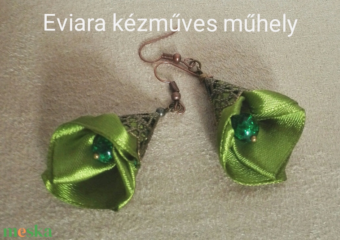 Jázmin, zöld fülbevaló, textil ékszer - ékszer - fülbevaló - lógó fülbevaló - Meska.hu