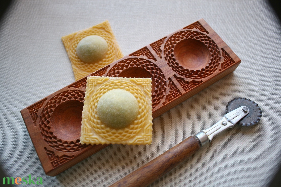 Ravioli mintázófa (fonatos) - otthon & életmód - konyhafelszerelés, tálalás - sütés, főzés - vágódeszka - Meska.hu