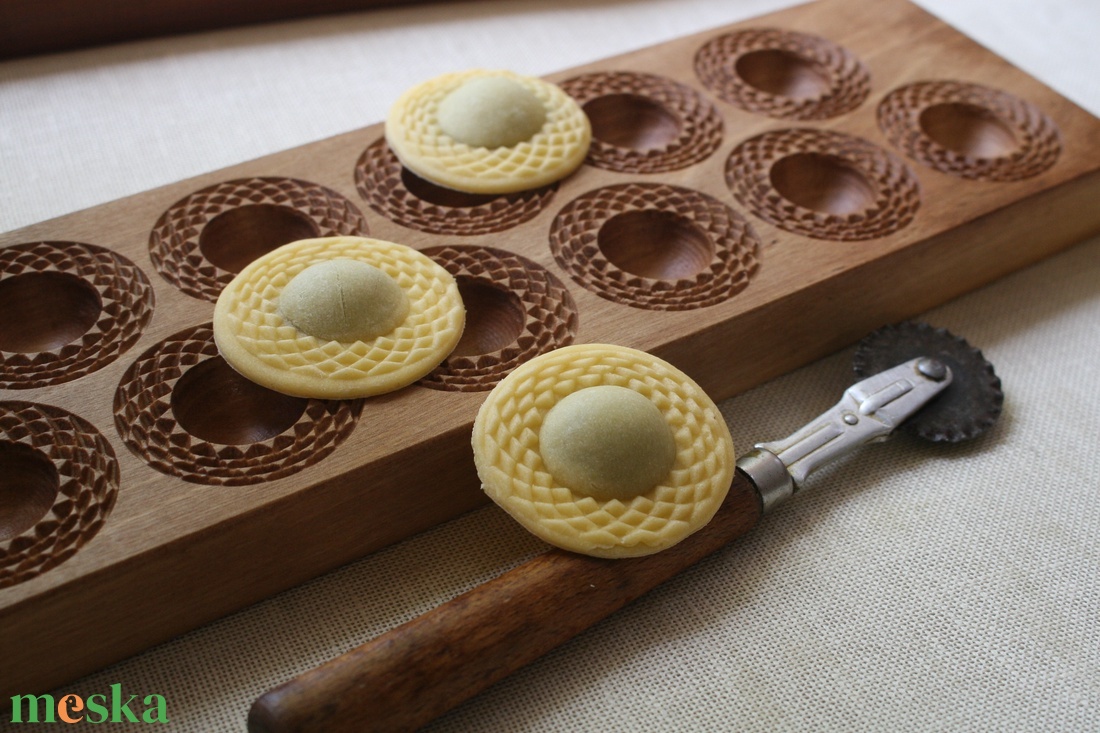 Ravioli mintázófa (fonatos,12 db-os) - otthon & életmód - konyhafelszerelés, tálalás - sütés, főzés - vágódeszka - Meska.hu