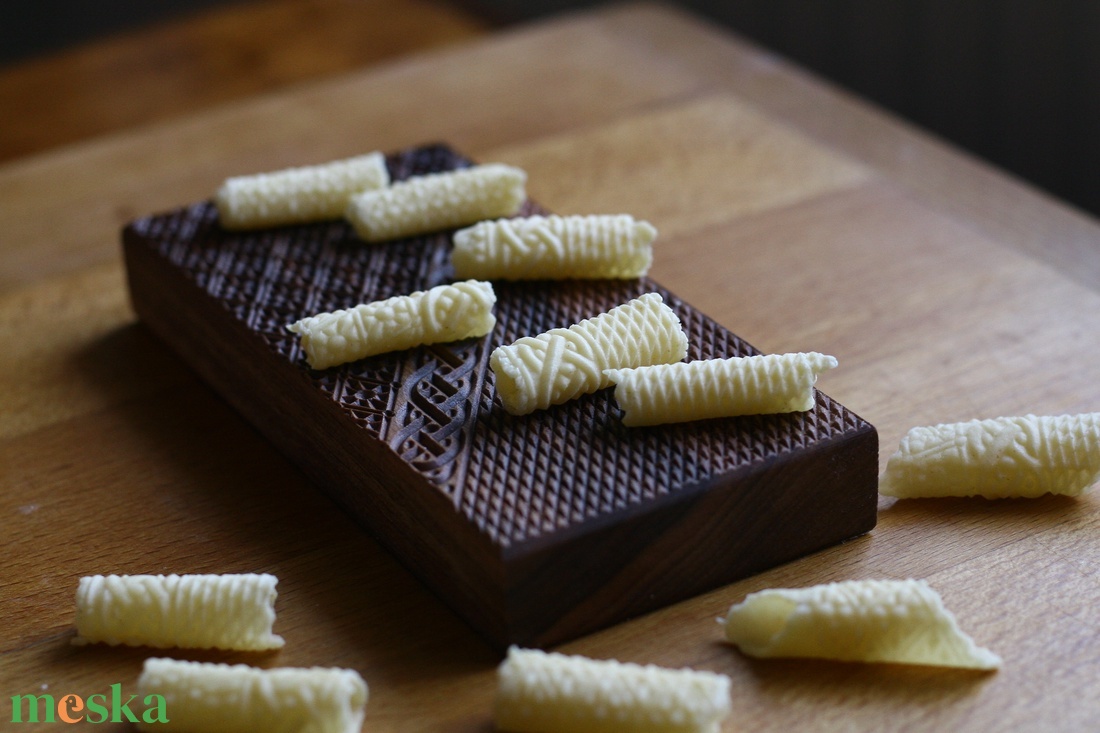 Garganelli, gnocchi mintázófa (fonatos) - otthon & életmód - konyhafelszerelés, tálalás - sütés, főzés - vágódeszka - Meska.hu