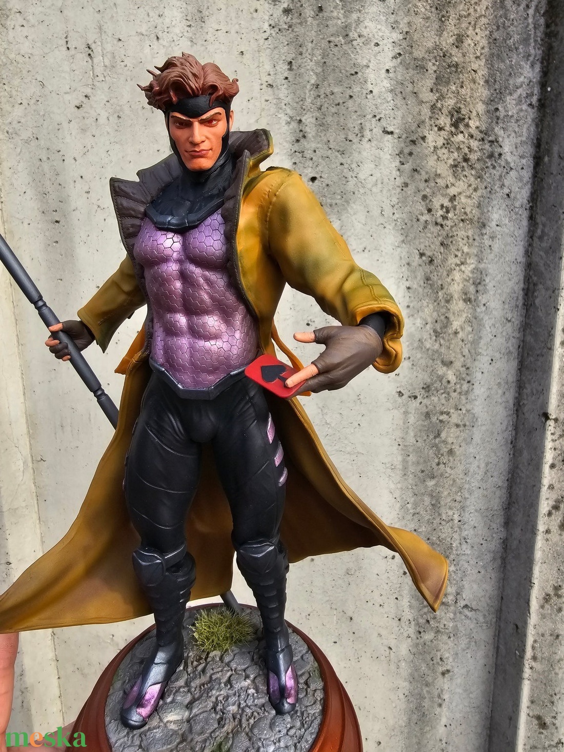 Gambit X-Men szobor, resin 3d nyomtatott, 12k felbontással, kézzel festve - otthon & életmód - dekoráció - asztal és polc dekoráció - könyvszobor - Meska.hu