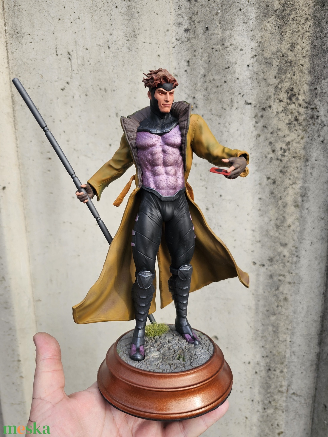 Gambit X-Men szobor, resin 3d nyomtatott, 12k felbontással, kézzel festve - otthon & életmód - dekoráció - asztal és polc dekoráció - könyvszobor - Meska.hu