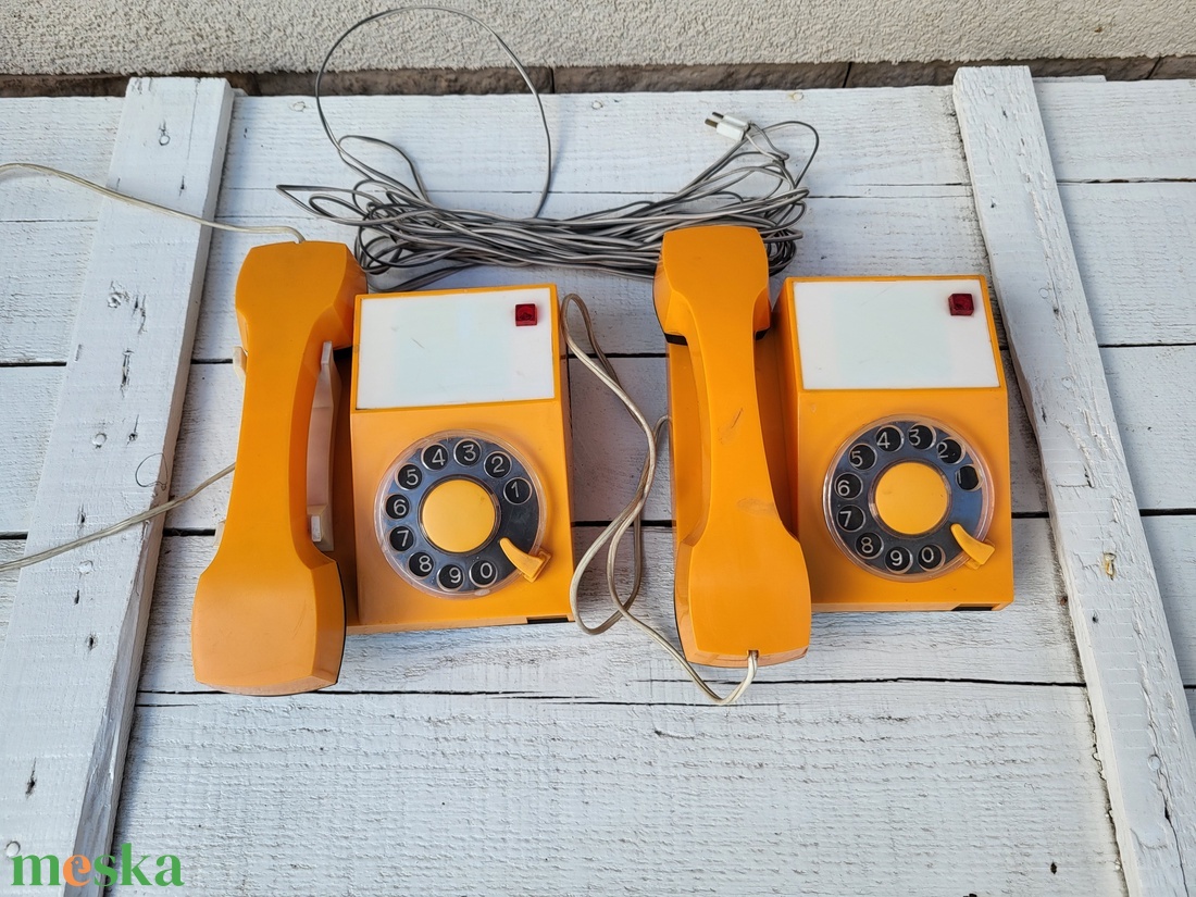 Vintage, retro, jugoszláv játék telefonkészülék pár Iskra Kranj ATA 31 hű másolatai - játék & sport - táblajáték és kártyajáték - társasjátékok - Meska.hu