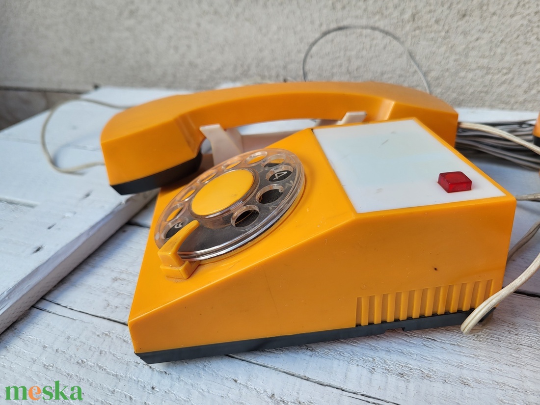 Vintage, retro, jugoszláv játék telefonkészülék pár Iskra Kranj ATA 31 hű másolatai - játék & sport - táblajáték és kártyajáték - társasjátékok - Meska.hu