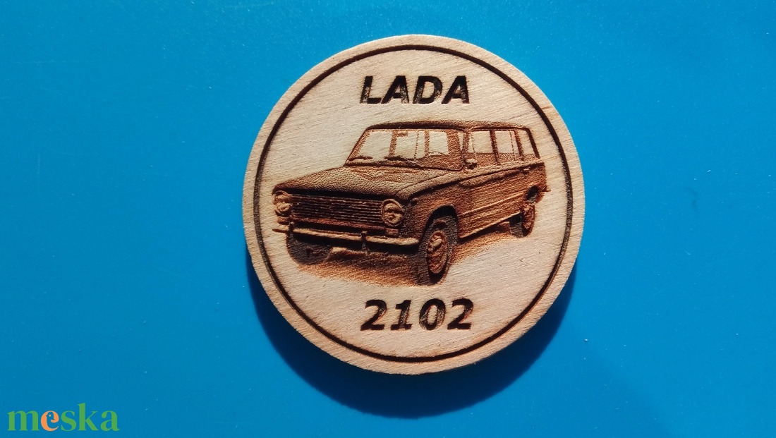 Lada 2102 mintás hűtőmágnes. Ladás gravírozás. - otthon & életmód - konyhafelszerelés, tálalás - konyhai dekoráció - hűtőmágnes - Meska.hu