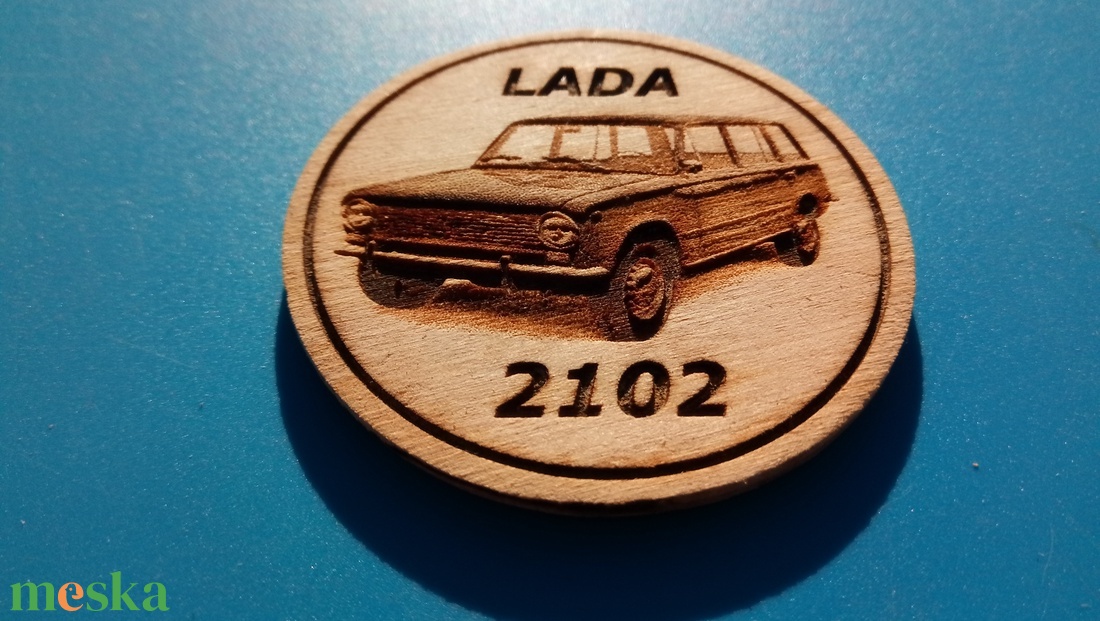 Lada 2102 mintás hűtőmágnes. Ladás gravírozás. - otthon & életmód - konyhafelszerelés, tálalás - konyhai dekoráció - hűtőmágnes - Meska.hu