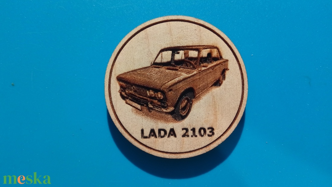 Lada 2103 mintás hűtőmágnes. Ladás gravírozás. - otthon & életmód - konyhafelszerelés, tálalás - konyhai dekoráció - hűtőmágnes - Meska.hu