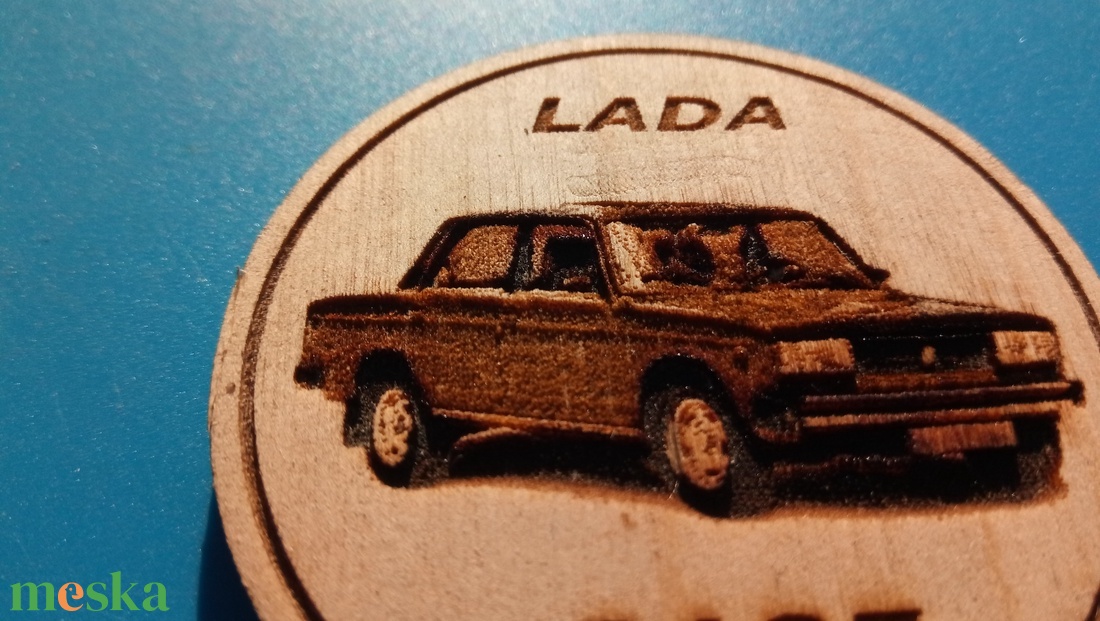 Lada 2105 mintás hűtőmágnes. Ladás gravírozás. - otthon & életmód - konyhafelszerelés, tálalás - konyhai dekoráció - hűtőmágnes - Meska.hu