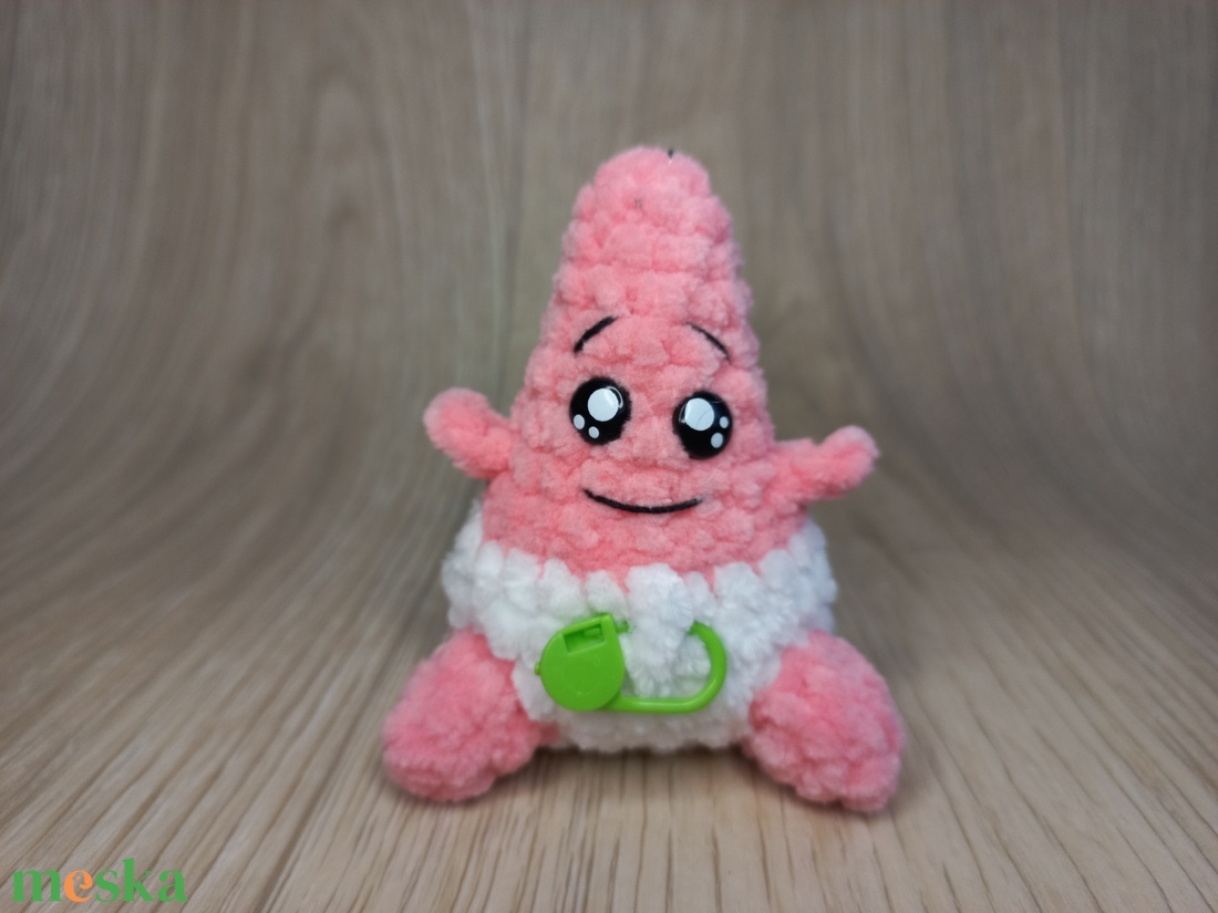 Baby Patrick, horgolt kulcstartó vagy táskadísz, 8 cm - játék & sport - plüssállat & játékfigura - plüss mesefigurák - Meska.hu