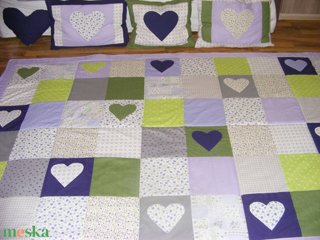 patchwork takaró zöld-lila-bézs szívecskékkel  - otthon & életmód - lakástextil - ágytakaró - Meska.hu