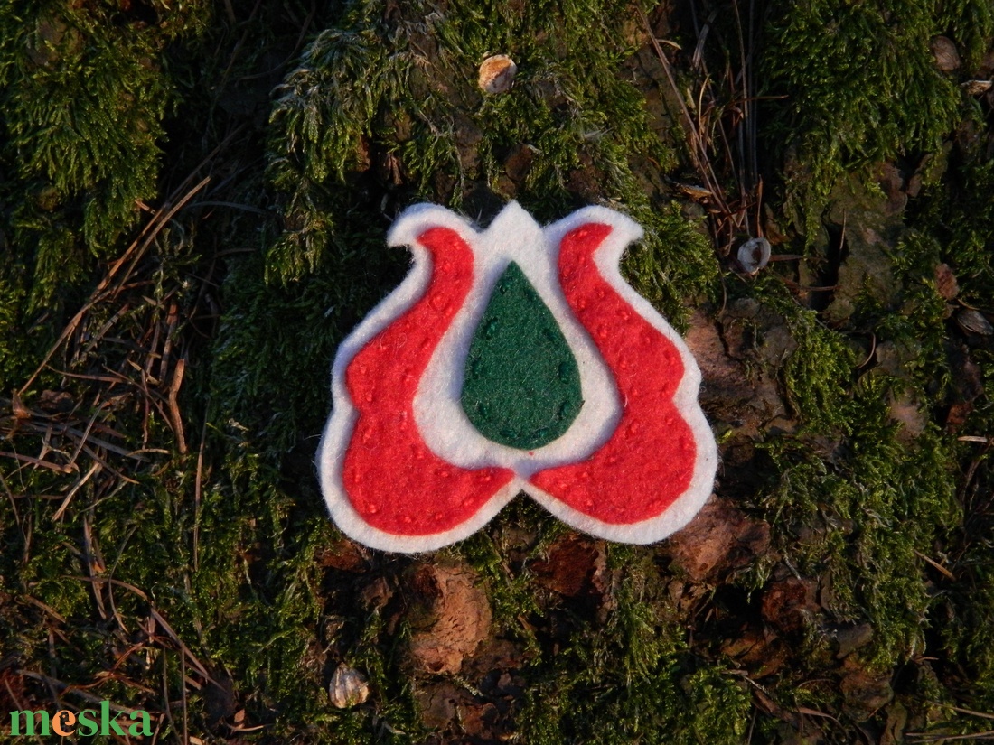 Tulipános kokárda - ékszer - kitűző és bross - kitűző - Meska.hu