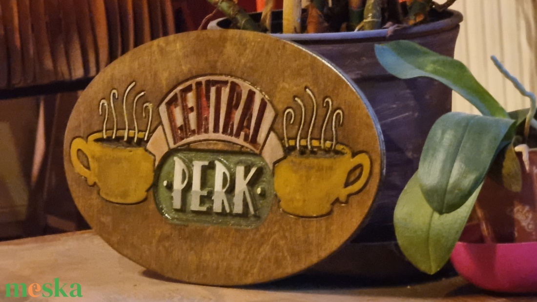 Central Perk gravírozott fatábla - otthon & életmód - dekoráció - fali és függő dekoráció - falra akasztható dekor - Meska.hu