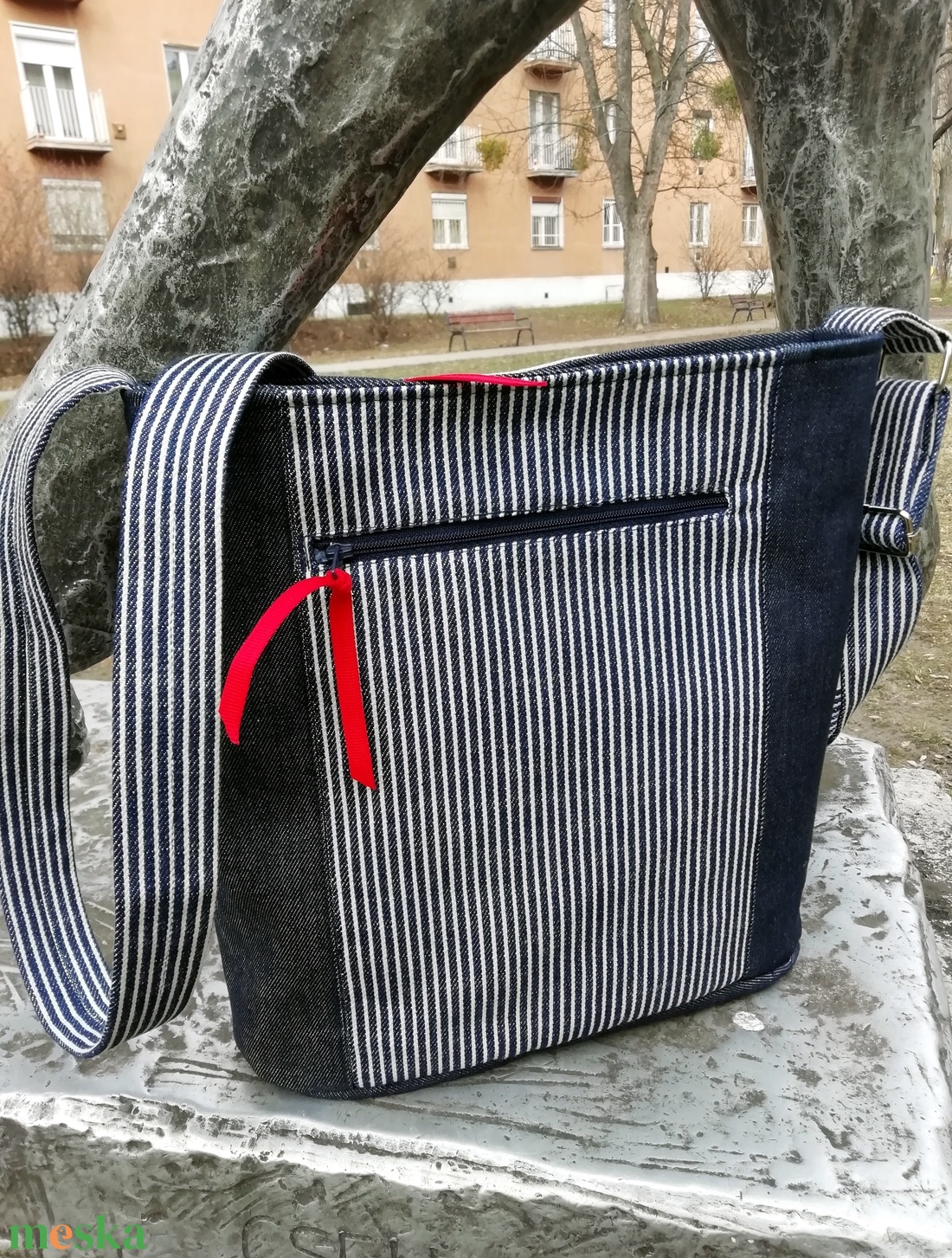 Csíkok - Farmer átvetős / crossbody táska - táska & tok - kézitáska & válltáska - vállon átvethető táska - Meska.hu