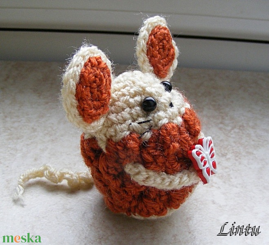 Horgolt egérke lepkével (amigurumi) - játék & sport - plüssállat & játékfigura - egér - Meska.hu