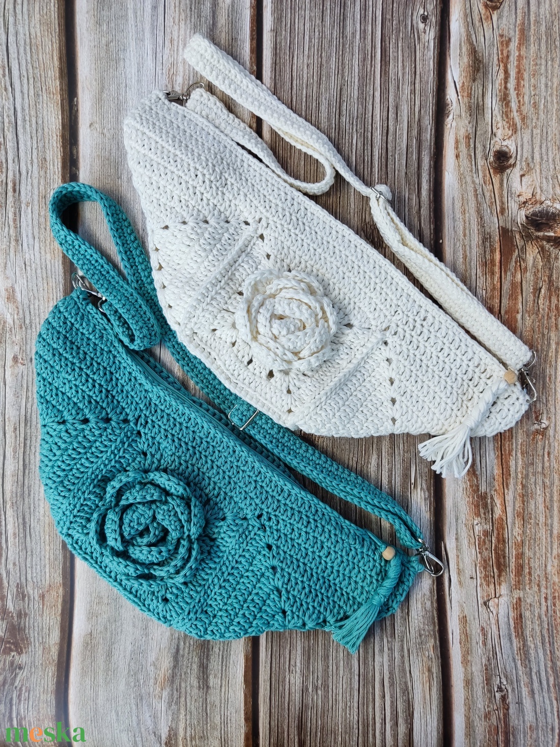 Rózsás crossbody táska - táska & tok - kézitáska & válltáska - vállon átvethető táska - Meska.hu