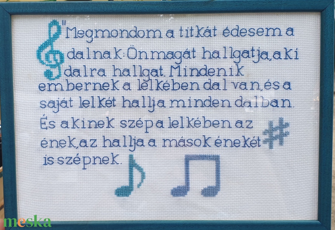 Babits Mihály egyik híres idézete - kék hímzett kép hangjegyekkel és kék színű fakerettel - otthon & lakás - dekoráció - fali és függő dekoráció - falra akasztható dekor - Meska.hu