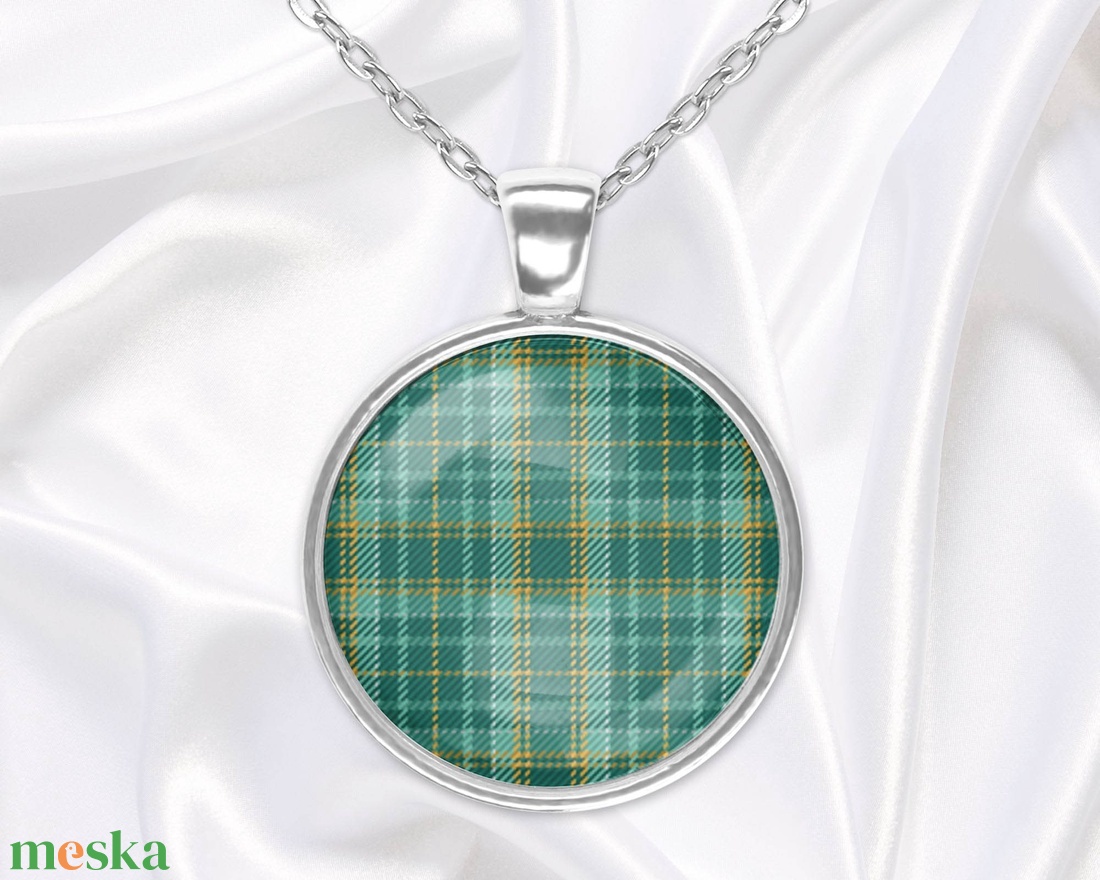 Zöld skót kockás (tartan) üveglencsés medál  - ékszer - nyaklánc - medálos nyaklánc - Meska.hu