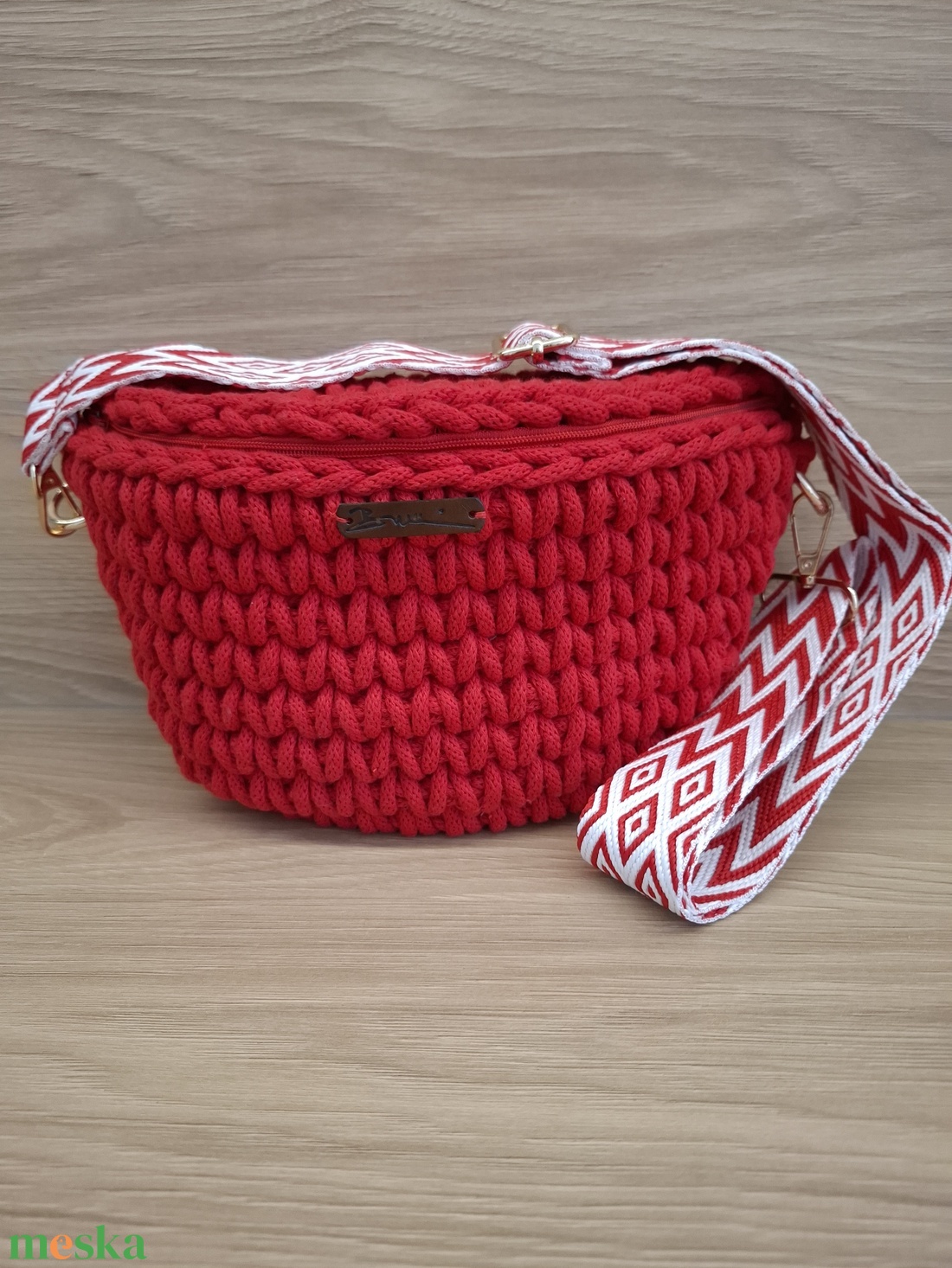 Horgolt Piros búzaszemes crossbody - táska & tok - kézitáska & válltáska - vállon átvethető táska - Meska.hu