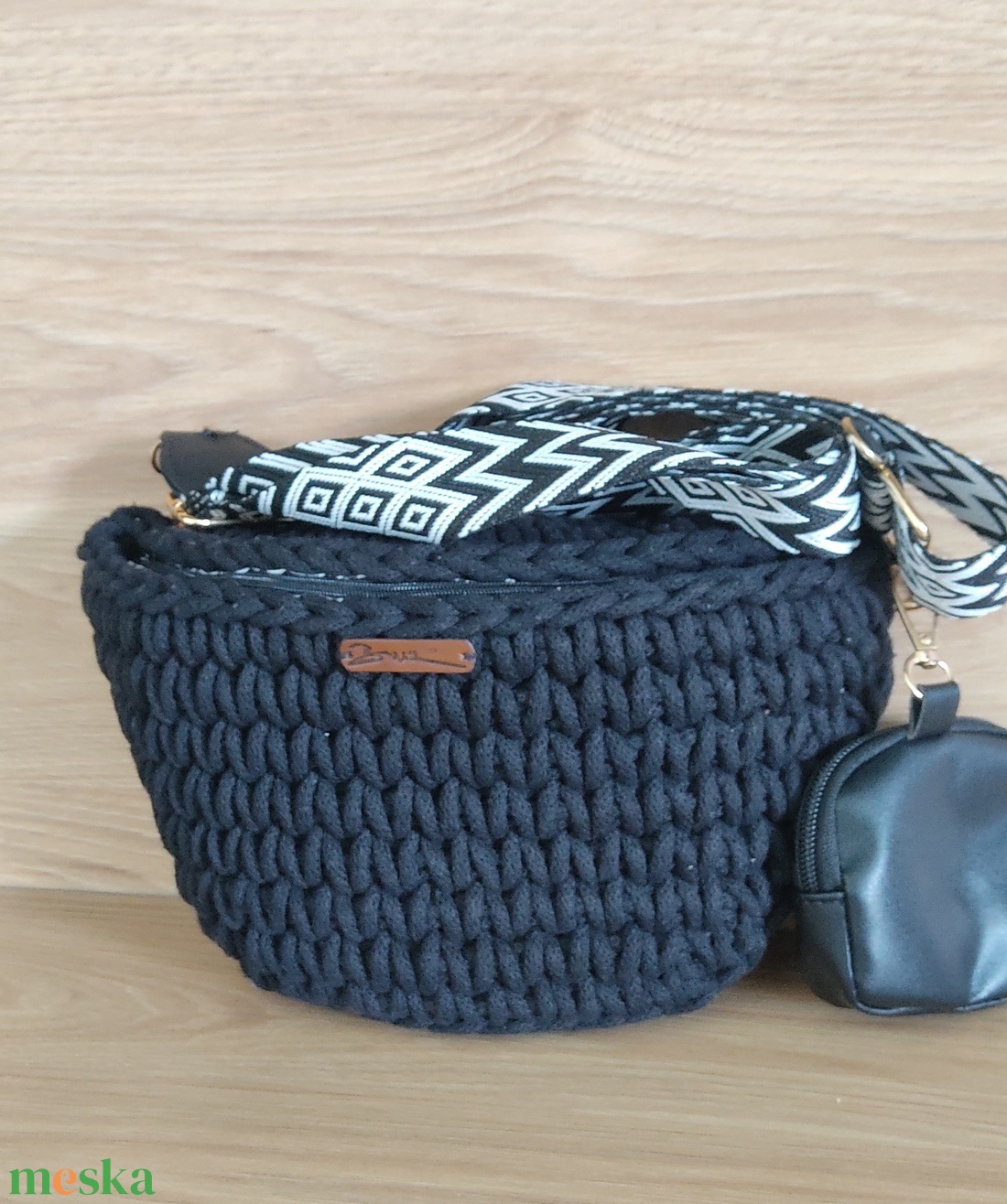 Horgolt Fekete búzaszemes crossbody - táska & tok - kézitáska & válltáska - vállon átvethető táska - Meska.hu