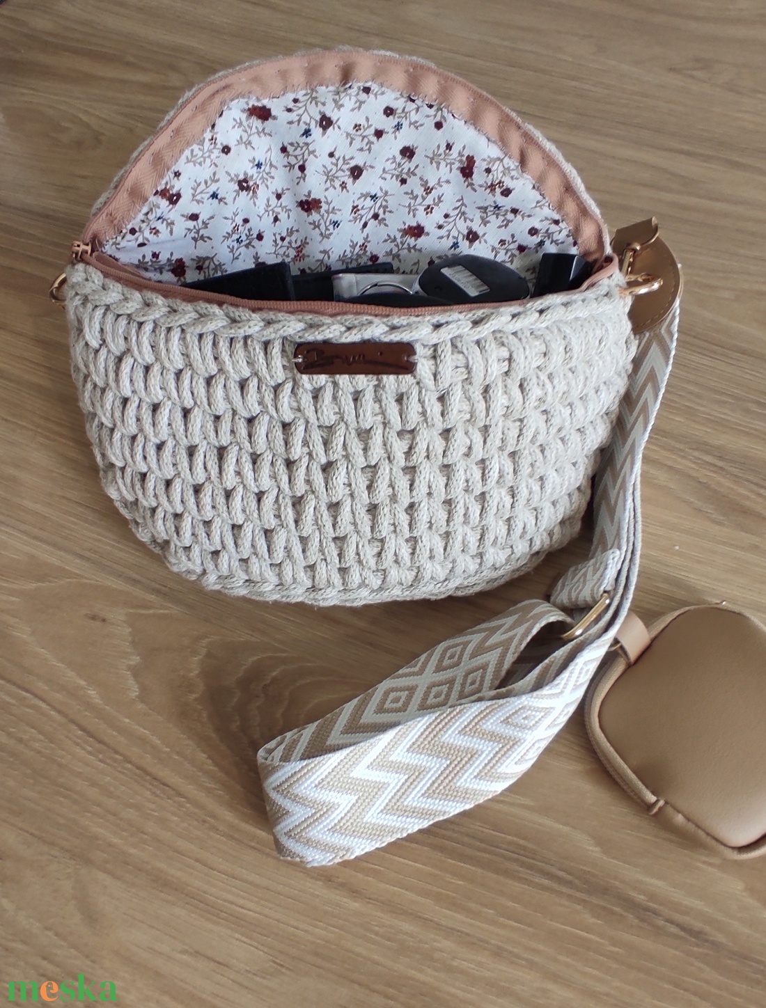 Horgolt búzaszemes crossbody - táska & tok - kézitáska & válltáska - vállon átvethető táska - Meska.hu