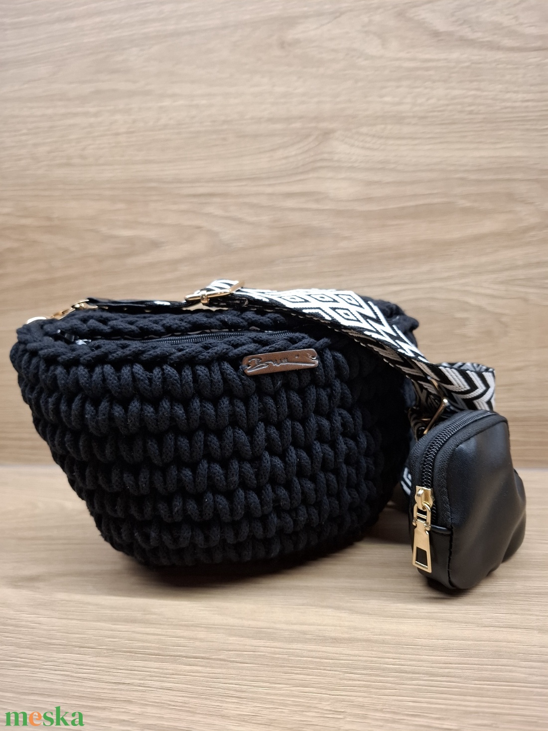 Horgolt Fekete búzaszemes crossbody - táska & tok - kézitáska & válltáska - vállon átvethető táska - Meska.hu