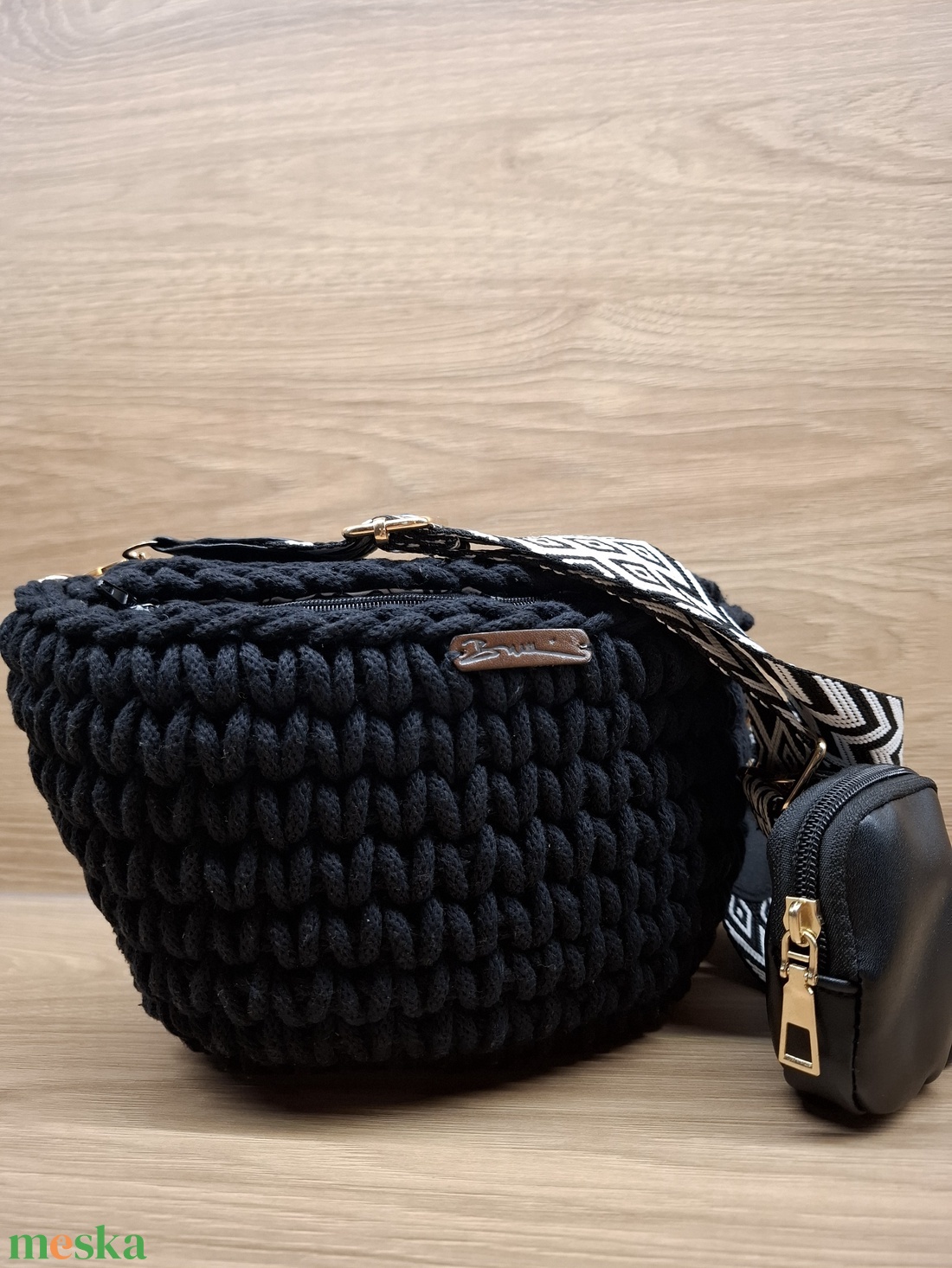 Horgolt Fekete búzaszemes crossbody - táska & tok - kézitáska & válltáska - vállon átvethető táska - Meska.hu