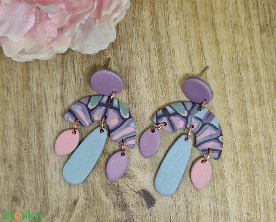 Tavaszi kaleidoszkóp mintás, pink, kék, lila lógós süthető gyurma fülbevaló. Polymer clay. Ajándék nőknek, lányoknak. - ékszer - fülbevaló - lógó fülbevaló - Meska.hu