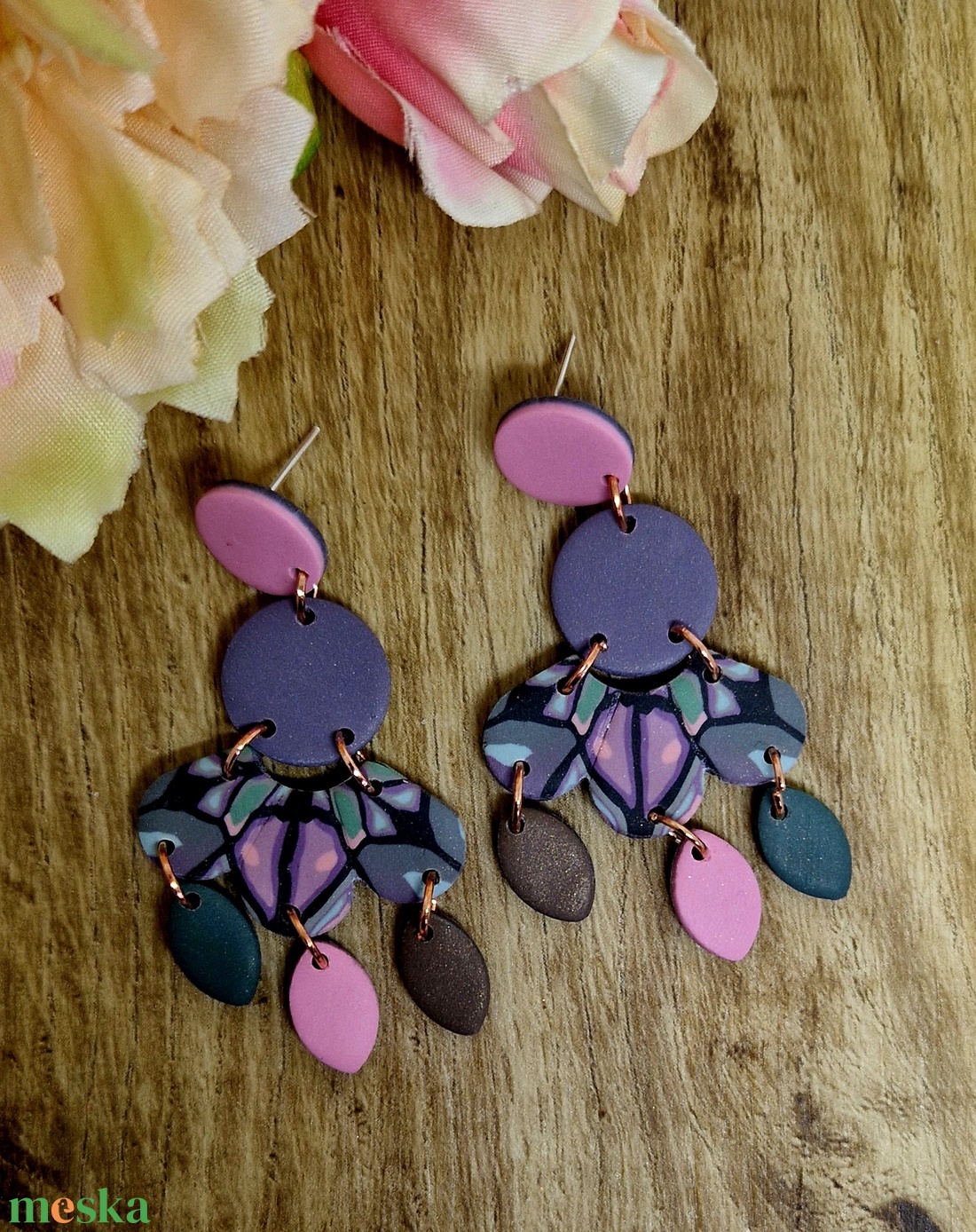 Tavaszi kaleidoszkóp mintás, pink, zöld, lila, szürke lógós süthető gyurma fülbevaló. Polymer clay. Ajándék. - ékszer - fülbevaló - lógó fülbevaló - Meska.hu