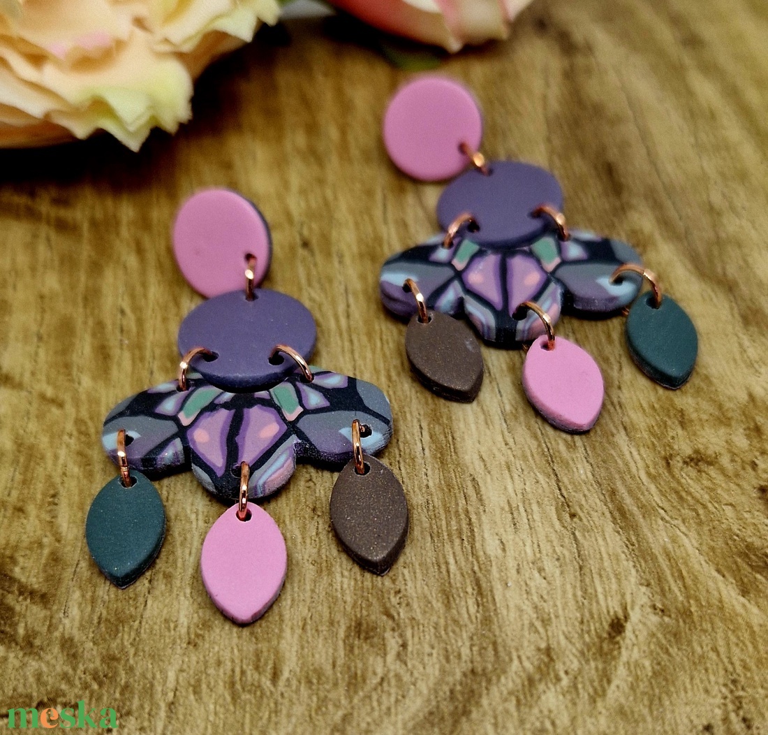 Tavaszi kaleidoszkóp mintás, pink, zöld, lila, szürke lógós süthető gyurma fülbevaló. Polymer clay. Ajándék. - ékszer - fülbevaló - lógó fülbevaló - Meska.hu