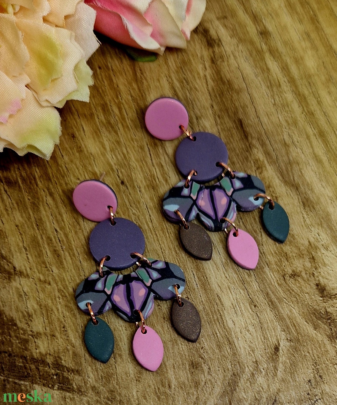 Tavaszi kaleidoszkóp mintás, pink, zöld, lila, szürke lógós süthető gyurma fülbevaló. Polymer clay. Ajándék. - ékszer - fülbevaló - lógó fülbevaló - Meska.hu