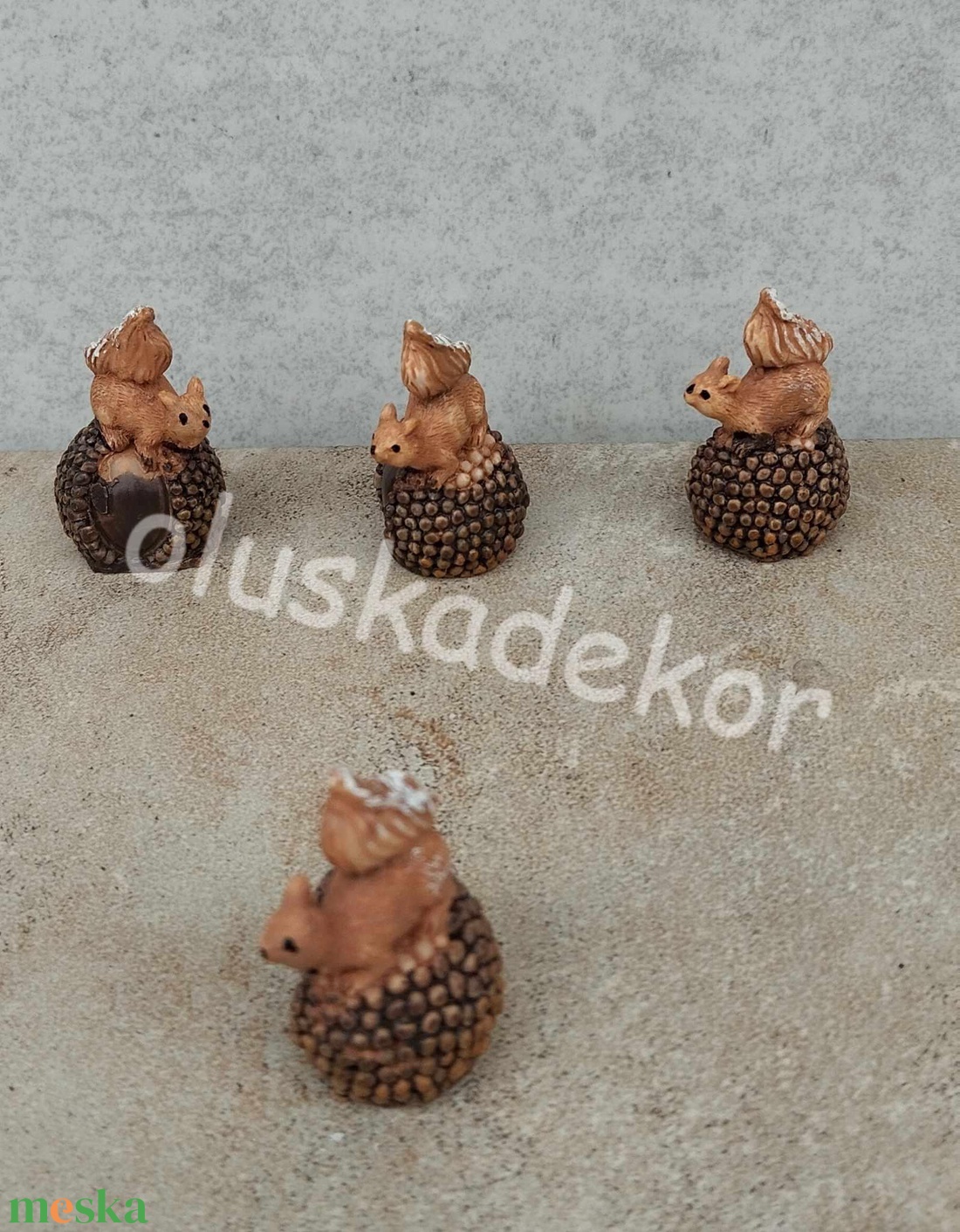 Mini mókus gesztenyén - kellékek & szerszámok - dekorációs kellékek - figurák - Meska.hu