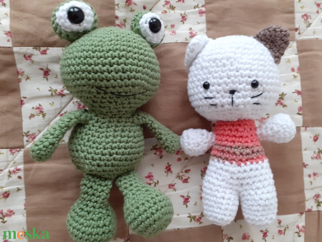 Amigurumi béka, horgolt Breki - játék & sport - plüssállat & játékfigura - kutya - Meska.hu