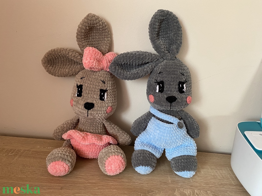 Horgolt öltöztethető kislány nyuszi amigurumi (Messza) - játék & sport - plüssállat & játékfigura - nyuszi - Meska.hu