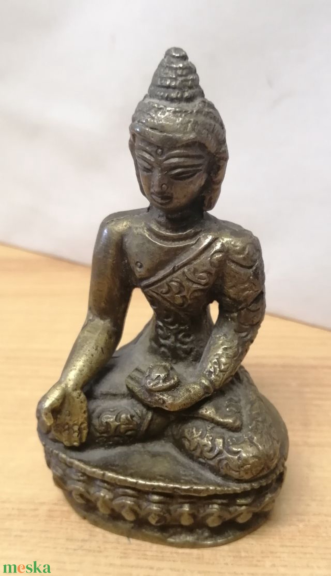 Meditáló Buddha kis méretű bronz szobor Indonéziából. 8,5cm. - művészet - szobor - fém - Meska.hu