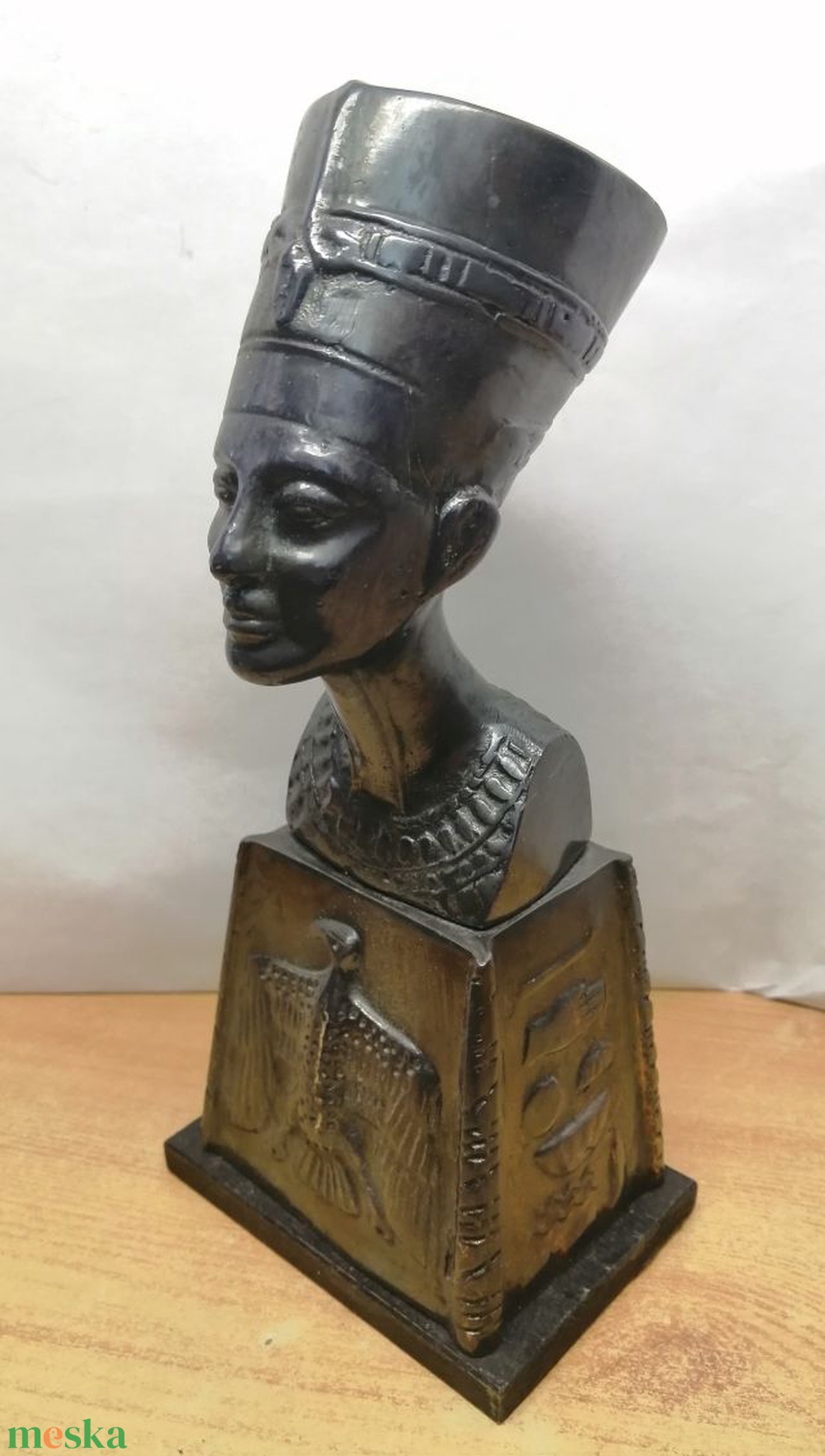 Nefertiti az egyiptomi Ehnaton fáraó felesége, hieroglifákkal díszítve - művészet - szobor - fém - Meska.hu