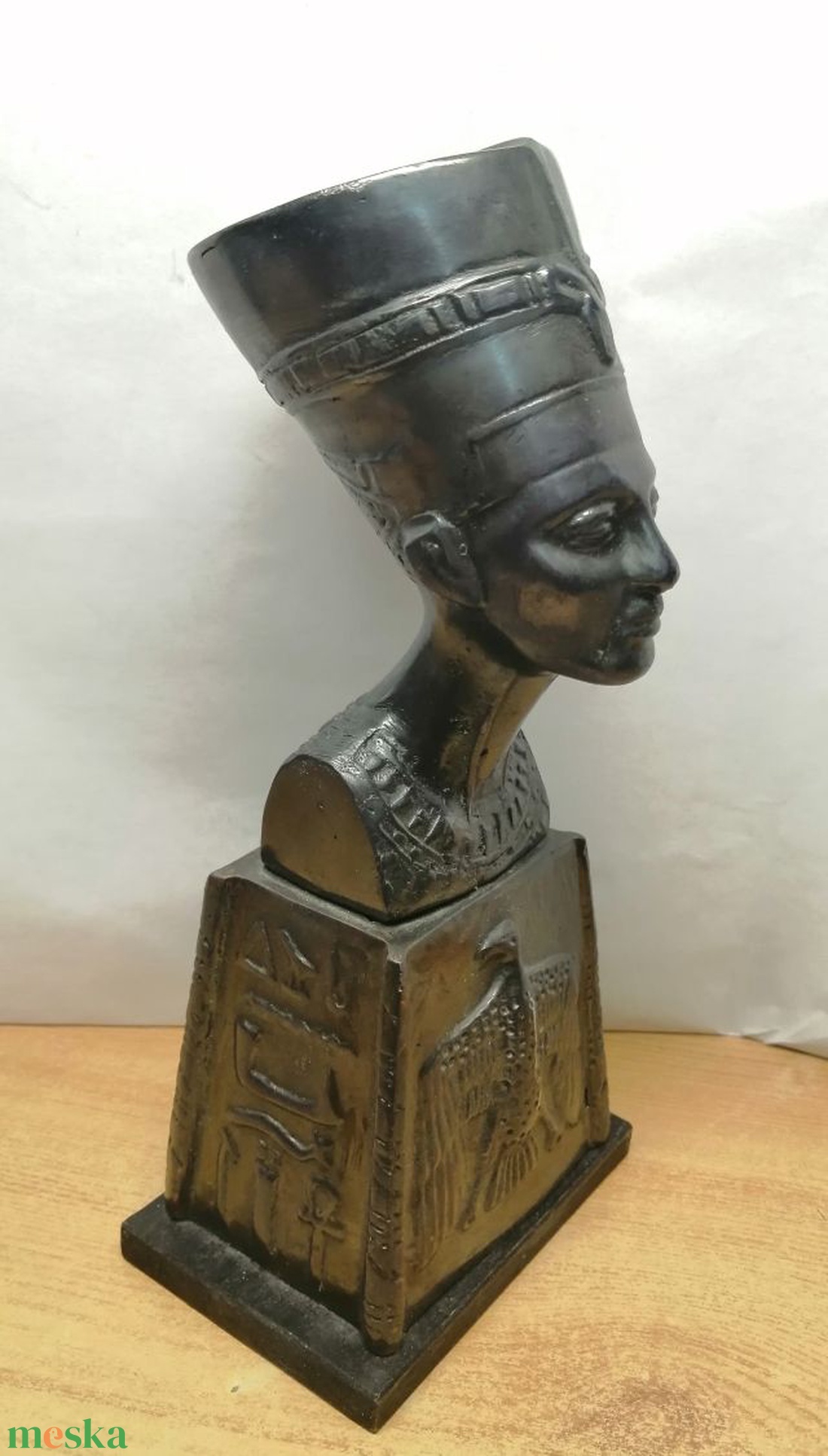 Nefertiti az egyiptomi Ehnaton fáraó felesége, hieroglifákkal díszítve - művészet - szobor - fém - Meska.hu