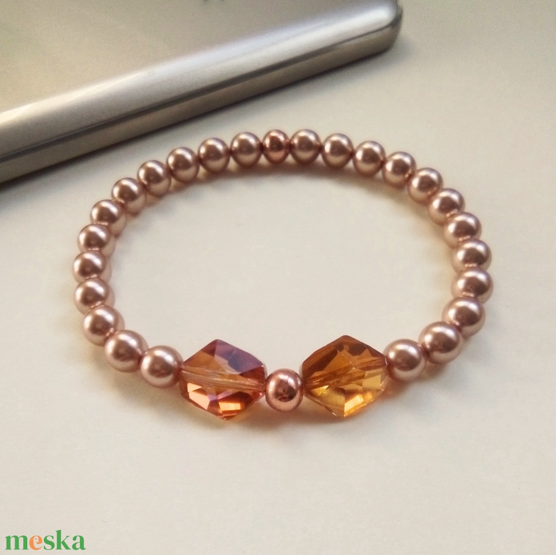 Rosegold színű Swarovski gyöngy karkötő, kristályokkal. - ékszer - karkötő - gyöngyös karkötő - Meska.hu