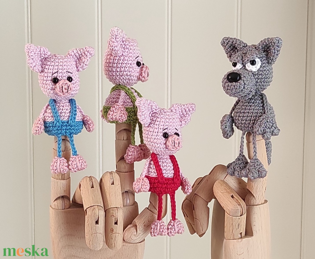 RENDELHETŐ!  Késztermék! Amigurumi ujjbáb szett - Három kismalac és a farkas - játék & sport - bábok - ujjbáb - Meska.hu