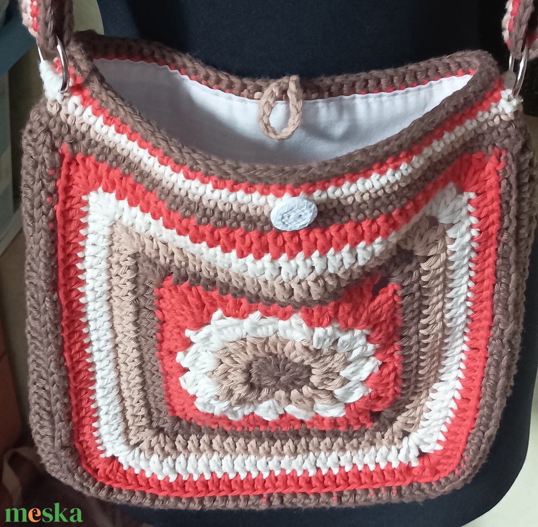 Horgolt válltáska, oldaltáska, crossbody föld színekben mandala szerű mintával  - táska & tok - kézitáska & válltáska - vállon átvethető táska - Meska.hu