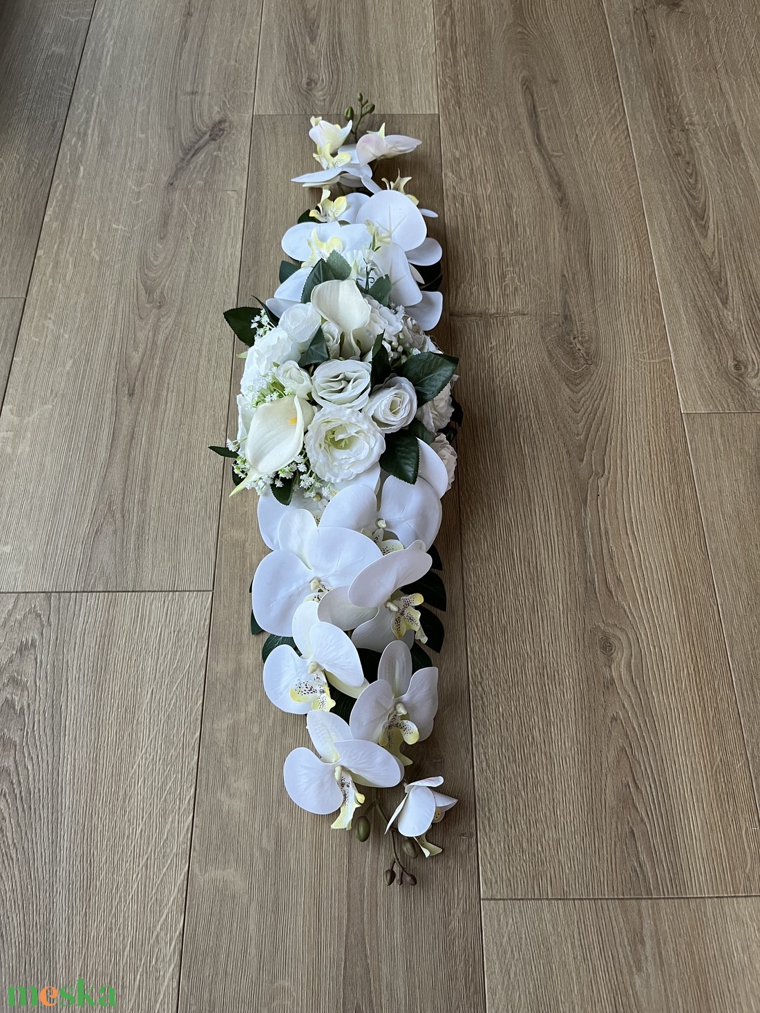 Fehér esküvői asztaldísz - orchidea, liziantusz, rózsa hosszú 60 cm főasztal - esküvő - dekoráció - asztaldísz - Meska.hu