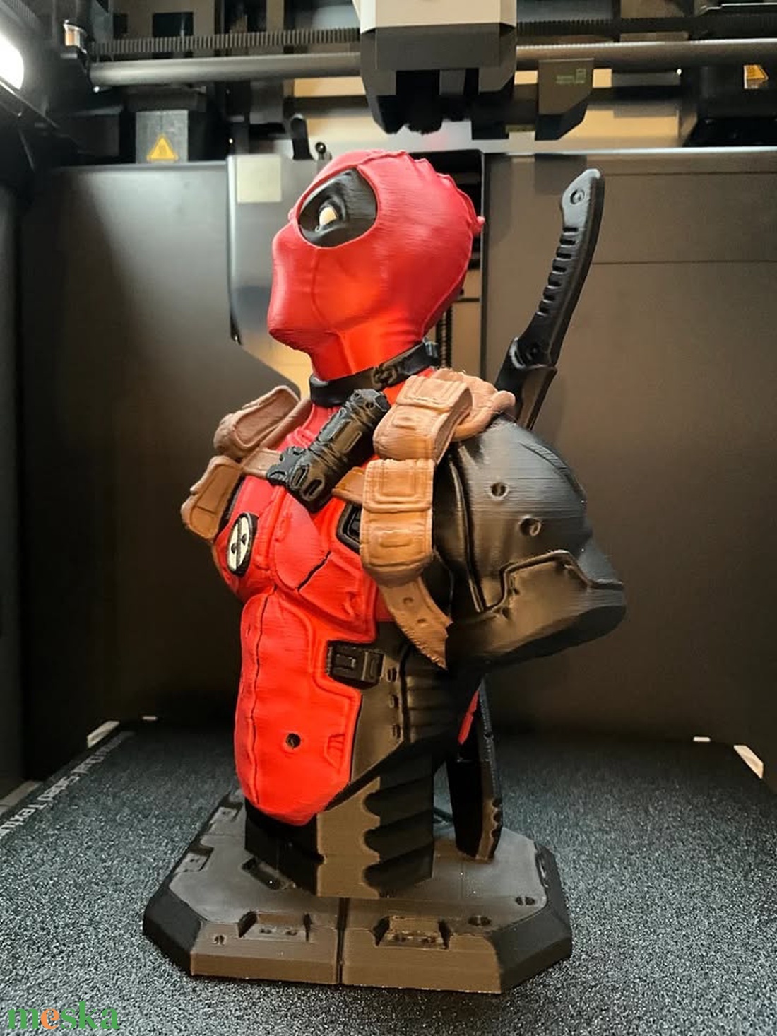 Színes Deadpool 25cm magasságú szobor -  - Meska.hu